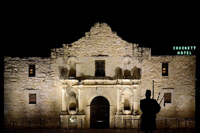 alamo-2117824_640